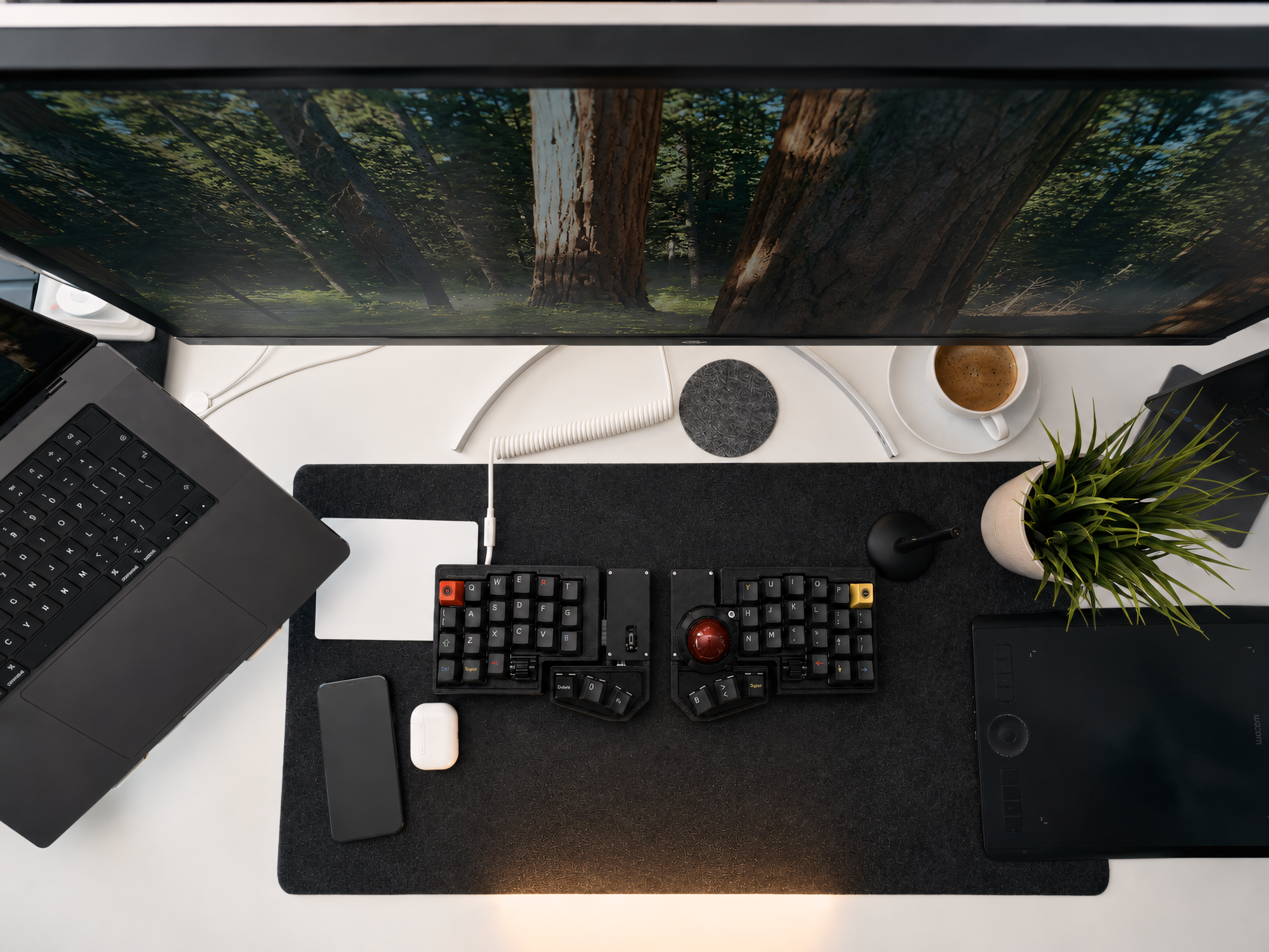 Wireless Split Trackball Keyboard — ZMK 3x6 Compact, Hot-Swap