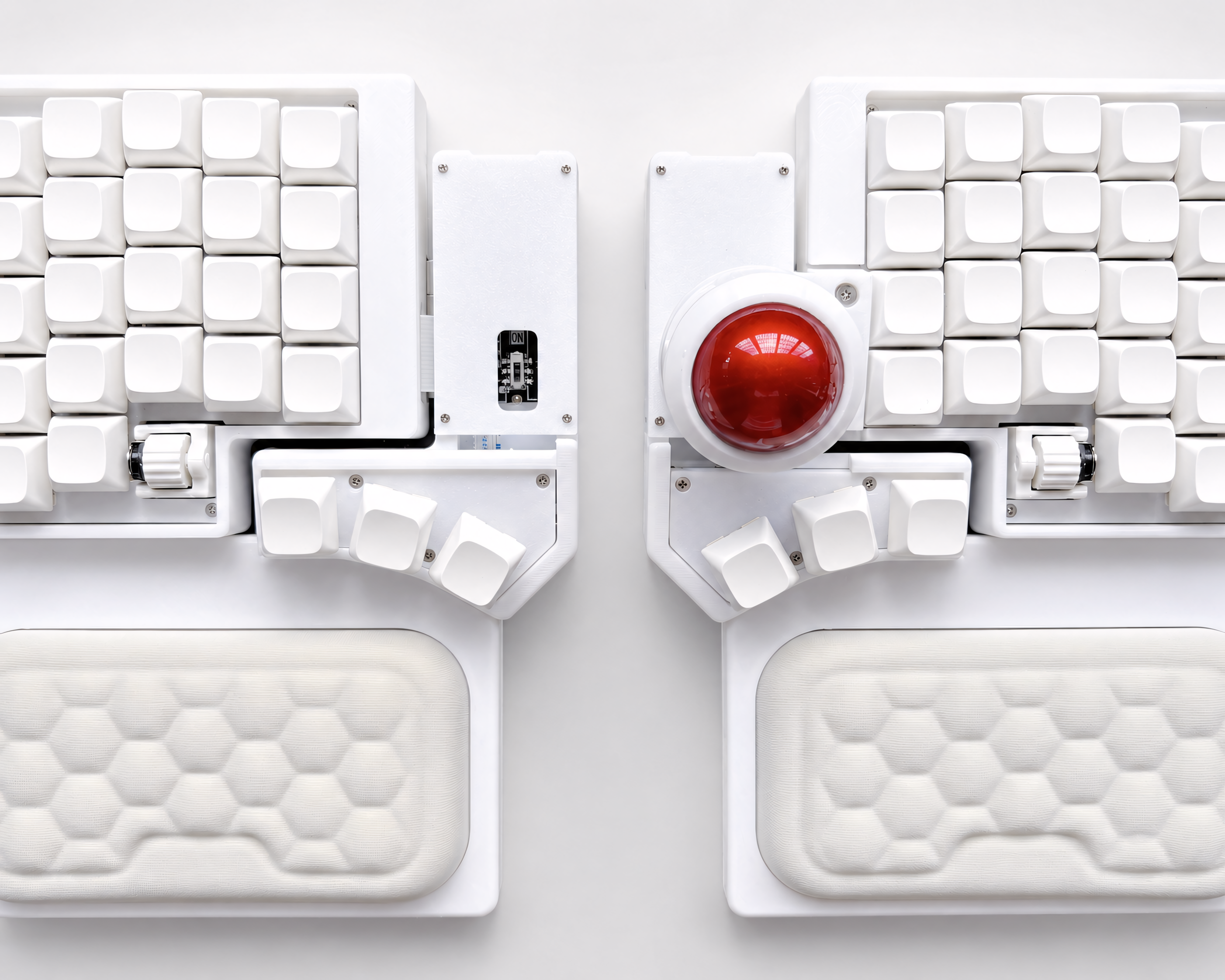 Wireless Split Trackball Keyboard — ZMK 3x6 Compact, Hot-Swap